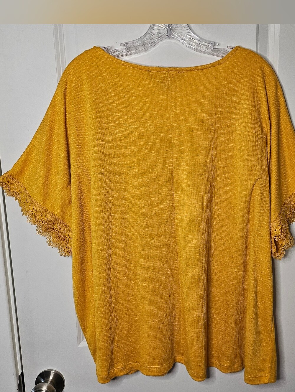 Como Black Women's Plus 2X Mustard Yellow Boho Lace Sleeve Tie Neck Tunic Top - Picture 7 of 11